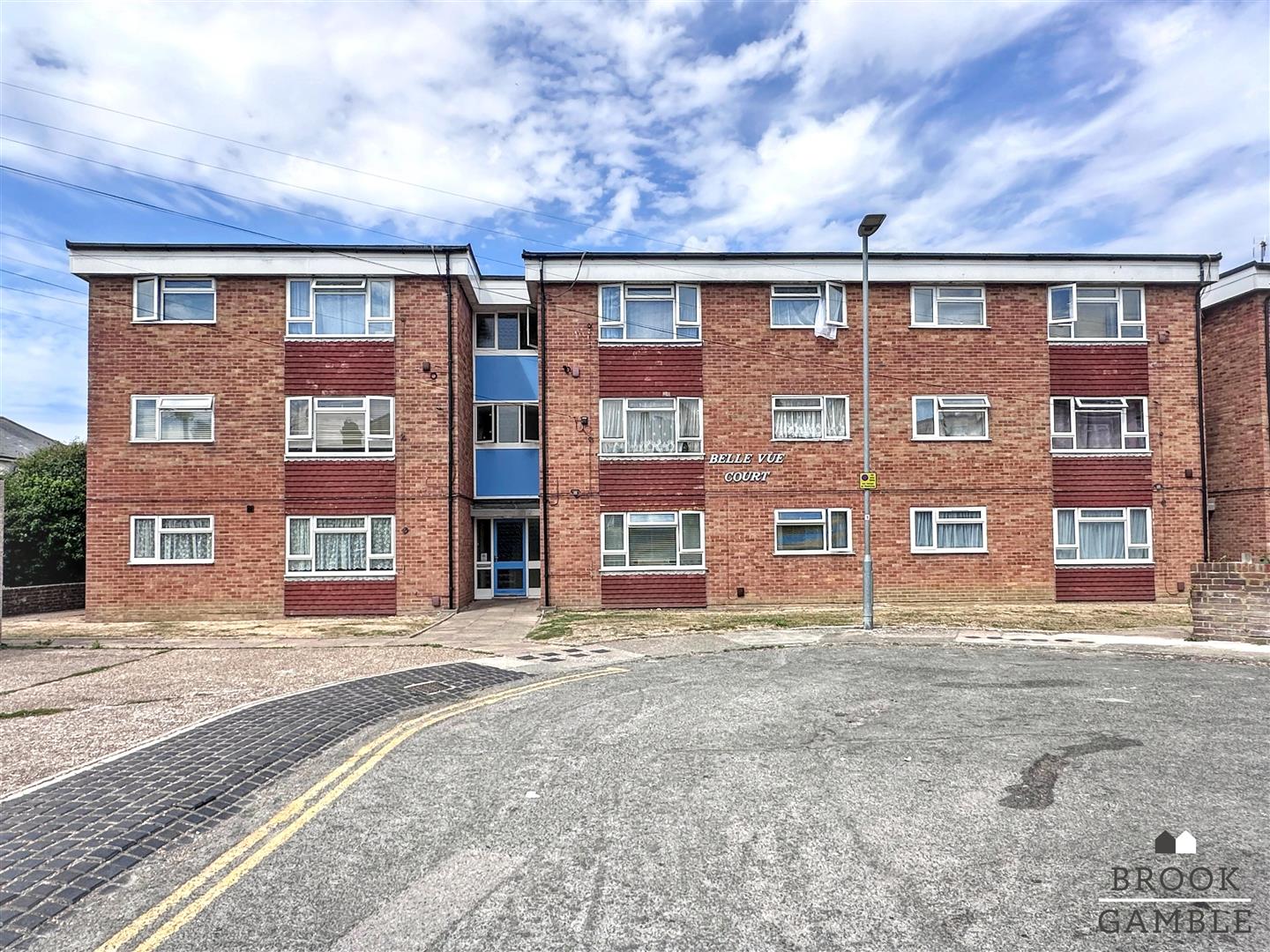 2 Bedroom Apartment for Sale: £1,300. Belle Vue Road in Eastbourne, East Sussex